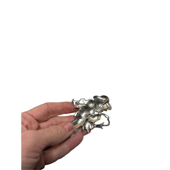 Vintage brushed Silver Brooch - Model on Hummel Little Fiddler Boy with Violin p - Picture 7 of 7